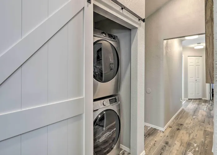 Modern Retreat ~ 4 Mi To Downtown! *